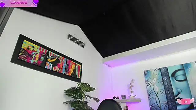 Snapshot of VioletParkker chatting on 02/25/25, 12:45 VioletParkker online show from 02/25/25, 12:45