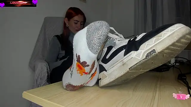 Snapshot of VioletParkker chatting on 12/15/25, 02:16 VioletParkker online show from 12/15/25, 02:16