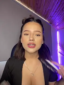 Snapshot of Sofia18_pinkk chatting on 03/13/26, 07:53 Sofia18 pinkk online show from 03/13/26, 07:53