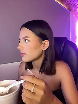 Snapshot of Sofia18_pinkk chatting on 03/25/26, 09:10 Sofia18 pinkk online show from 03/25/26, 09:10