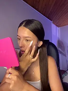 Snapshot of Sofia18_pinkk chatting on 04/05/26, 01:58 Sofia18 pinkk online show from 04/05/26, 01:58