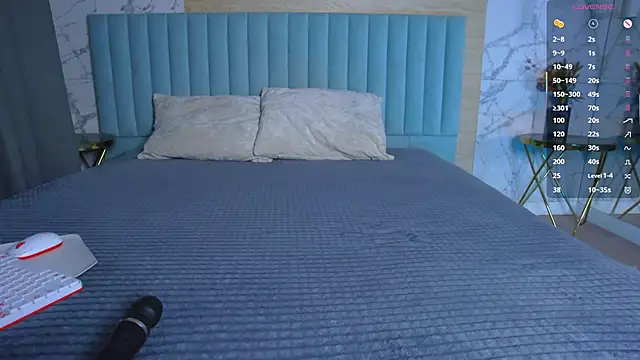 Snapshot of AmberShays chatting on 10/17/25, 05:04 AmberShays online show from 10/17/25, 05:04