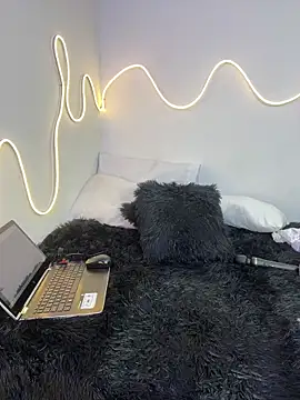 Snapshot of Michell_sr chatting on 03/07/25, 04:57 Michell sr online show from 03/07/25, 04:57