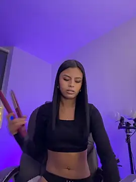 Snapshot of Michell_sr chatting on 09/16/25, 01:17 Michell sr online show from 09/16/25, 01:17