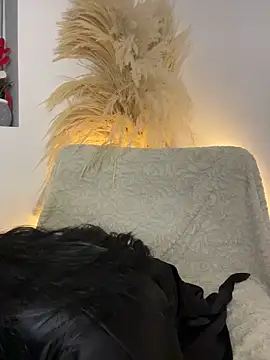 Snapshot of Michell_sr chatting on 12/20/25, 04:19 Michell sr online show from 12/20/25, 04:19