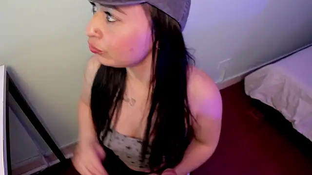 Snapshot of Rosie_jhons chatting on 02/05/25, 06:56 Rosie jhons online show from 02/05/25, 06:56