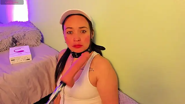 Snapshot of Rosie_jhons chatting on 02/13/25, 04:00 Rosie jhons online show from 02/13/25, 04:00