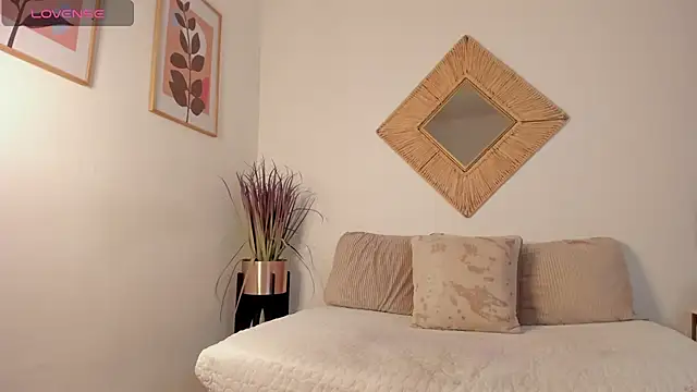 viviannehill hot online show from 07/09/26, 01:20