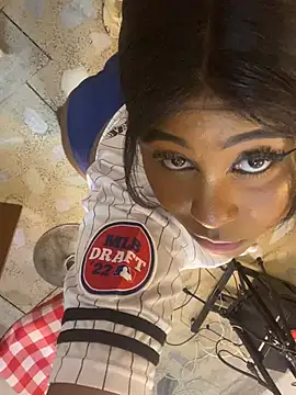 Snapshot of yelicampbell chatting on 03/10/25, 03:12 yelicampbell online show from 03/10/25, 03:12