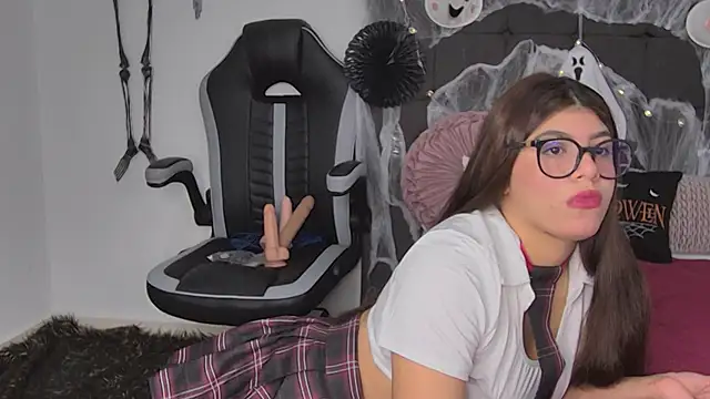 AmandaBrooks 18 online show from 10/17/25, 02:59