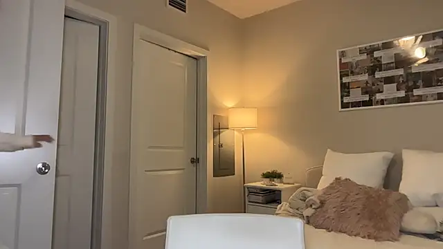 graciesmith27 online show from 04/28/26, 02:21