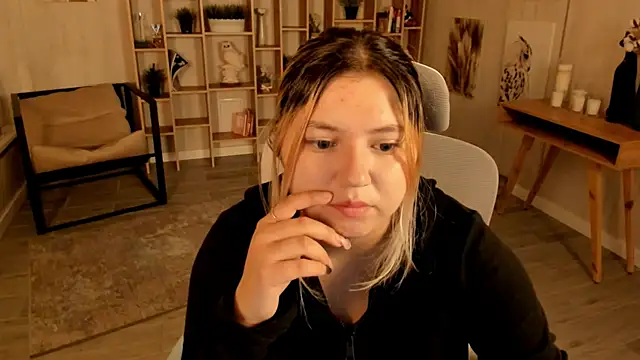 Snapshot of DiaAngell chatting on 09/19/25, 02:13 DiaAngell online show from 09/19/25, 02:13