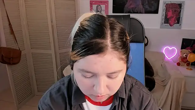 Snapshot of DiaAngell chatting on 09/23/25, 05:21 DiaAngell online show from 09/23/25, 05:21