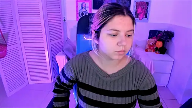 Snapshot of DiaAngell chatting on 09/29/25, 08:35 DiaAngell online show from 09/29/25, 08:35