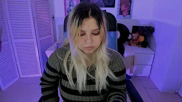 Snapshot of DiaAngell chatting on 10/04/25, 04:27 DiaAngell online show from 10/04/25, 04:27