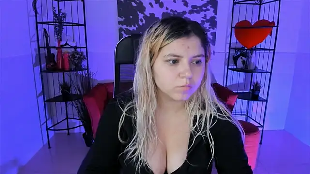 Snapshot of DiaAngell chatting on 10/09/25, 07:45 DiaAngell online show from 10/09/25, 07:45