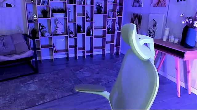 Snapshot of DiaAngell chatting on 10/10/25, 07:24 DiaAngell online show from 10/10/25, 07:24