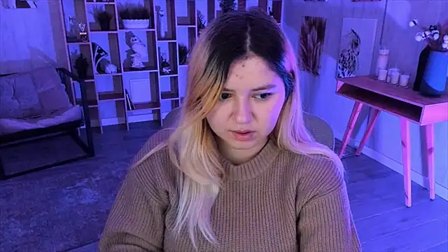 Snapshot of DiaAngell chatting on 10/18/25, 07:36 DiaAngell online show from 10/18/25, 07:36