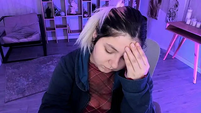 Snapshot of DiaAngell chatting on 10/24/25, 08:27 DiaAngell online show from 10/24/25, 08:27