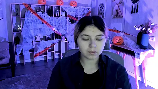 Snapshot of DiaAngell chatting on 10/31/25, 08:10 DiaAngell online show from 10/31/25, 08:10