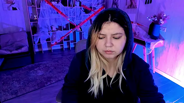 Snapshot of DiaAngell chatting on 11/02/25, 10:56 DiaAngell online show from 11/02/25, 10:56