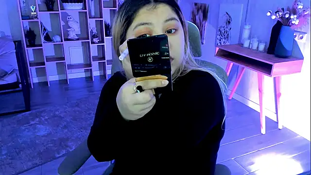 Snapshot of DiaAngell chatting on 11/05/25, 07:36 DiaAngell online show from 11/05/25, 07:36