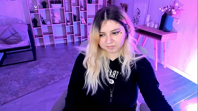 Snapshot of DiaAngell chatting on 11/09/25, 07:50 DiaAngell online show from 11/09/25, 07:50