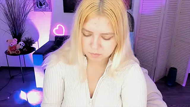 Snapshot of DiaAngell chatting on 11/22/25, 09:47 DiaAngell online show from 11/22/25, 09:47