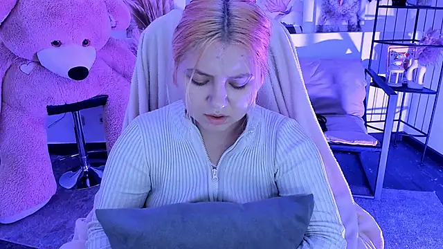 Snapshot of DiaAngell chatting on 11/24/25, 06:51 DiaAngell online show from 11/24/25, 06:51