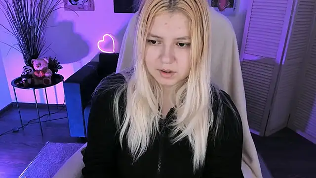 Snapshot of DiaAngell chatting on 11/28/25, 07:49 DiaAngell online show from 11/28/25, 07:49