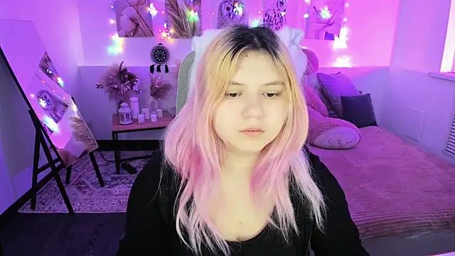 Snapshot of DiaAngell chatting on 03/10/26, 07:30 DiaAngell online show from 03/10/26, 07:30