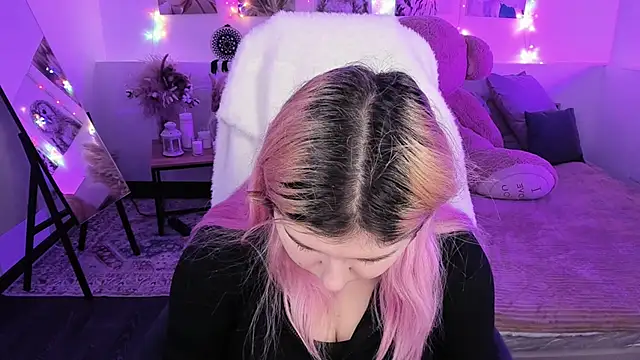 Snapshot of DiaAngell chatting on 03/11/26, 08:26 DiaAngell online show from 03/11/26, 08:26