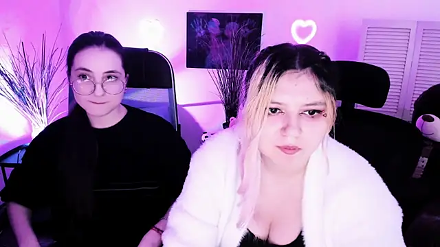 Snapshot of DiaAngell chatting on 04/03/26, 08:40 DiaAngell online show from 04/03/26, 08:40