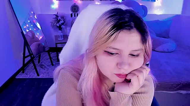 Snapshot of DiaAngell chatting on 04/12/26, 08:03 DiaAngell online show from 04/12/26, 08:03