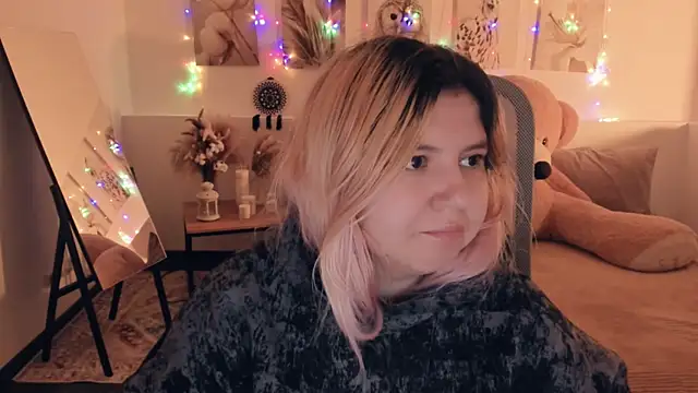 Snapshot of DiaAngell chatting on 04/14/26, 07:53 DiaAngell online show from 04/14/26, 07:53