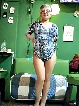 ilonna2025 online show from 10/19/25, 08:48