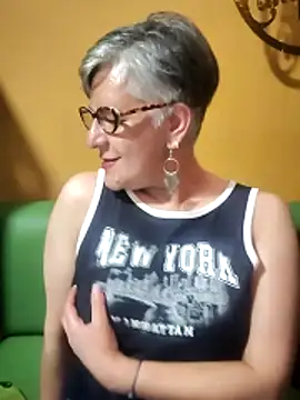 ilonna2025 online show from 03/25/26, 12:05