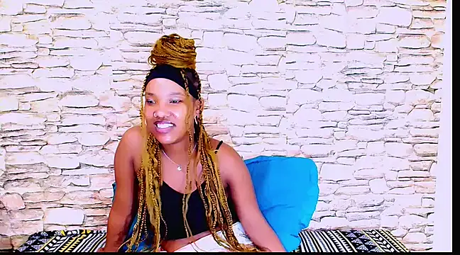 Snapshot of EroticSexyPrada chatting on 02/27/25, 07:55 EroticSexyPrada online show from 02/27/25, 07:55