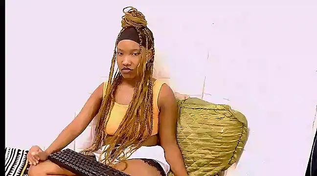 Snapshot of EroticSexyPrada chatting on 03/05/25, 08:00 EroticSexyPrada online show from 03/05/25, 08:00