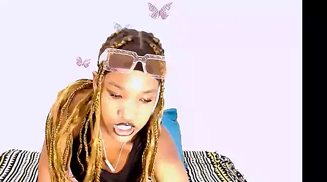 Snapshot of EroticSexyPrada chatting on 03/10/25, 05:43 EroticSexyPrada online show from 03/10/25, 05:43