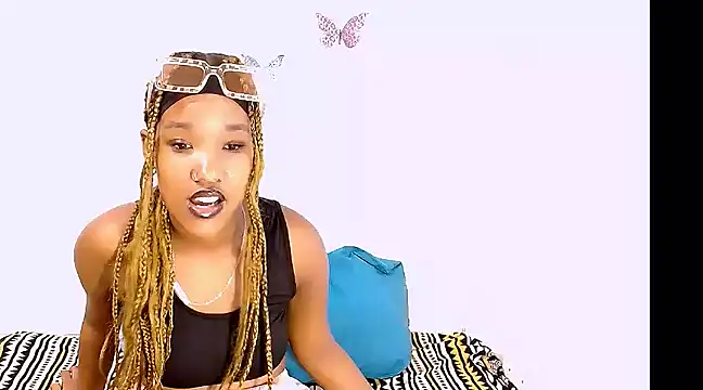 Snapshot of EroticSexyPrada chatting on 03/10/25, 08:48 EroticSexyPrada online show from 03/10/25, 08:48