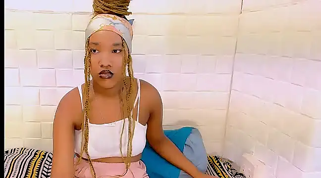 Snapshot of EroticSexyPrada chatting on 03/13/25, 05:00 EroticSexyPrada online show from 03/13/25, 05:00