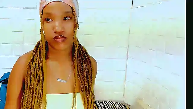 Snapshot of EroticSexyPrada chatting on 03/17/25, 09:23 EroticSexyPrada online show from 03/17/25, 09:23