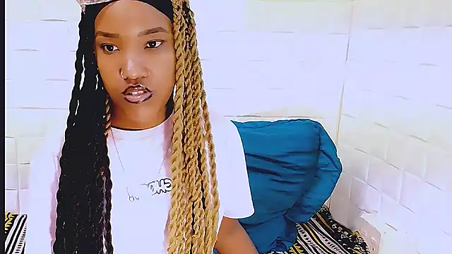 Snapshot of EroticSexyPrada chatting on 03/19/25, 04:02 EroticSexyPrada online show from 03/19/25, 04:02