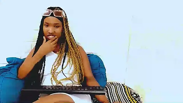 Snapshot of EroticSexyPrada chatting on 03/22/25, 01:54 EroticSexyPrada online show from 03/22/25, 01:54