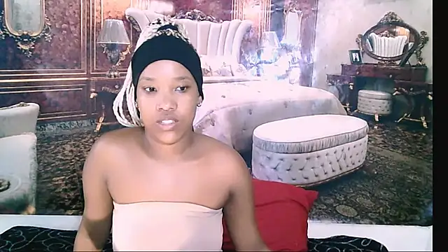 Snapshot of EroticSexyPrada chatting on 02/01/26, 12:37 EroticSexyPrada online show from 02/01/26, 12:37