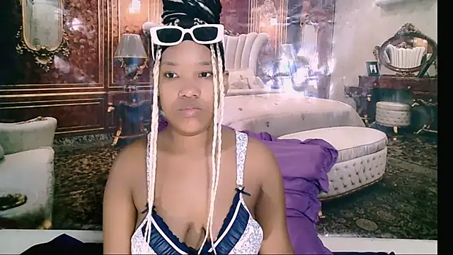 Snapshot of EroticSexyPrada chatting on 02/02/26, 04:44 EroticSexyPrada online show from 02/02/26, 04:44