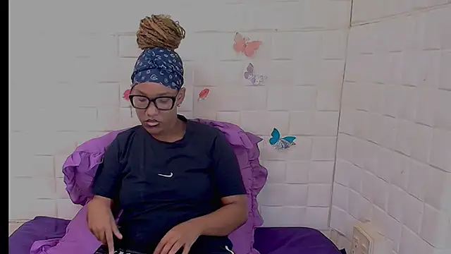 Snapshot of EroticSexyPrada chatting on 02/15/26, 06:15 EroticSexyPrada online show from 02/15/26, 06:15