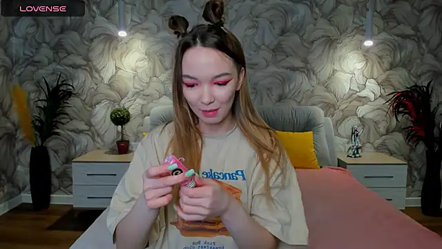 Snapshot of SusannJohnson chatting on 03/17/25, 03:03 SusannJohnson online show from 03/17/25, 03:03