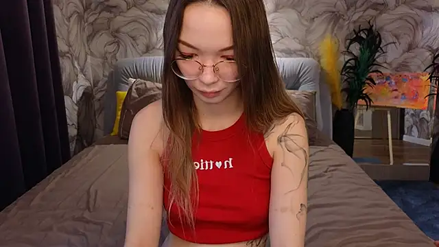 Snapshot of SusannJohnson chatting on 09/15/25, 12:21 SusannJohnson online show from 09/15/25, 12:21